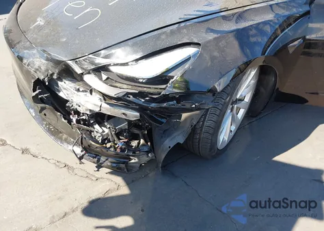 2022 Tesla Model 3 Long Range Dual Motor All-Wheel Drive z USA, uszkodzony, nr VIN 5YJ3E1EB4NF137966